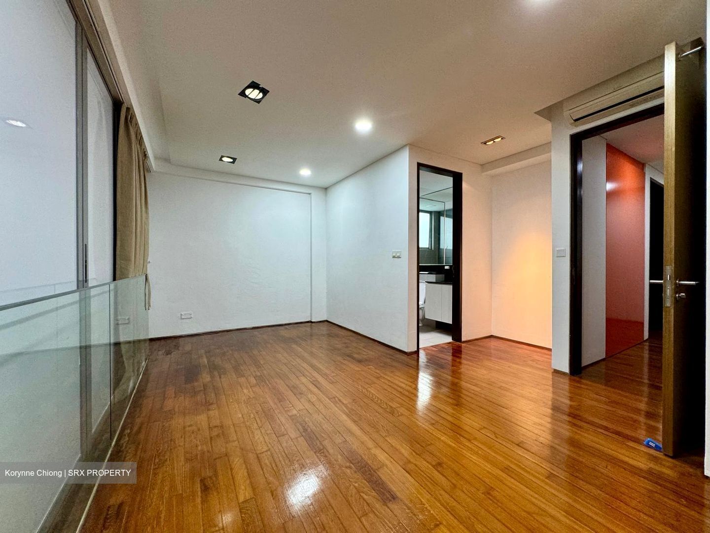 Huit (D26), Terrace #439969511